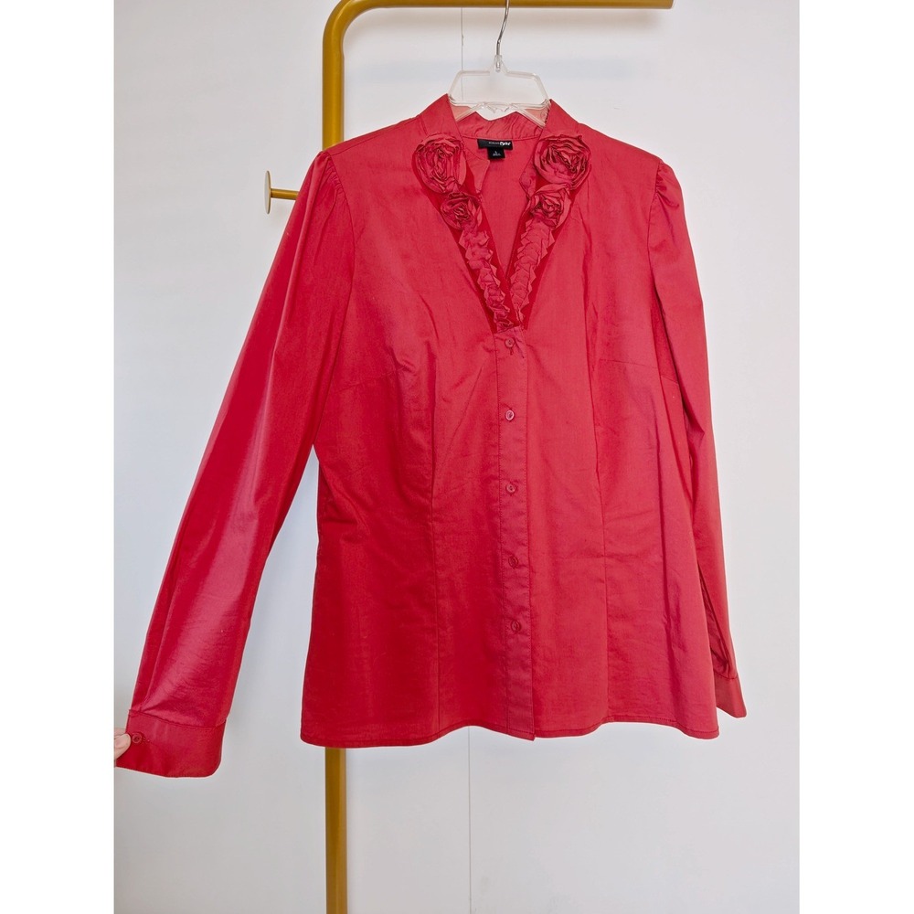 Romantic Red Ruffled Roses East 5th V-Neck Size Large Button Down Top